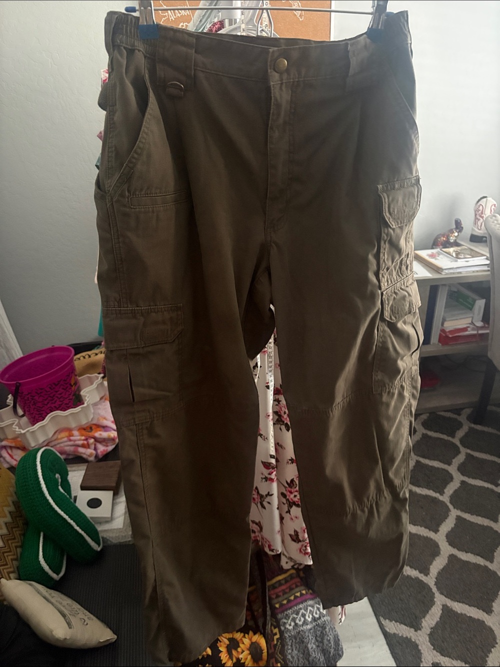 Men's Olive Cargo Pants - Relaxed Fit